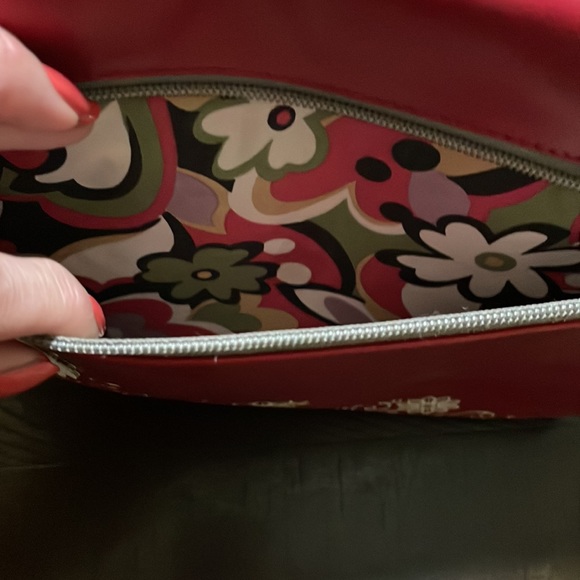 Red Espe purse. Can be worn as a shoulder bag or cross body bag. - Picture 5 of 11